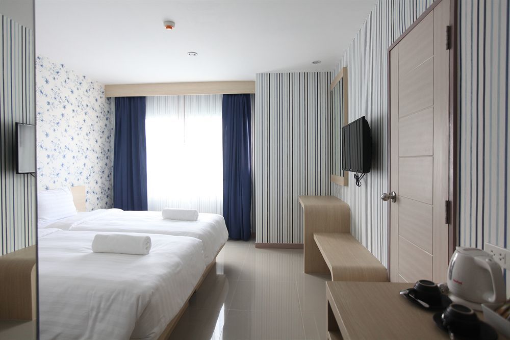 โรงแรมโอเชี่ยน แอนด์ โอเล่ ป่าตอง Patong ภายนอก รูปภาพ