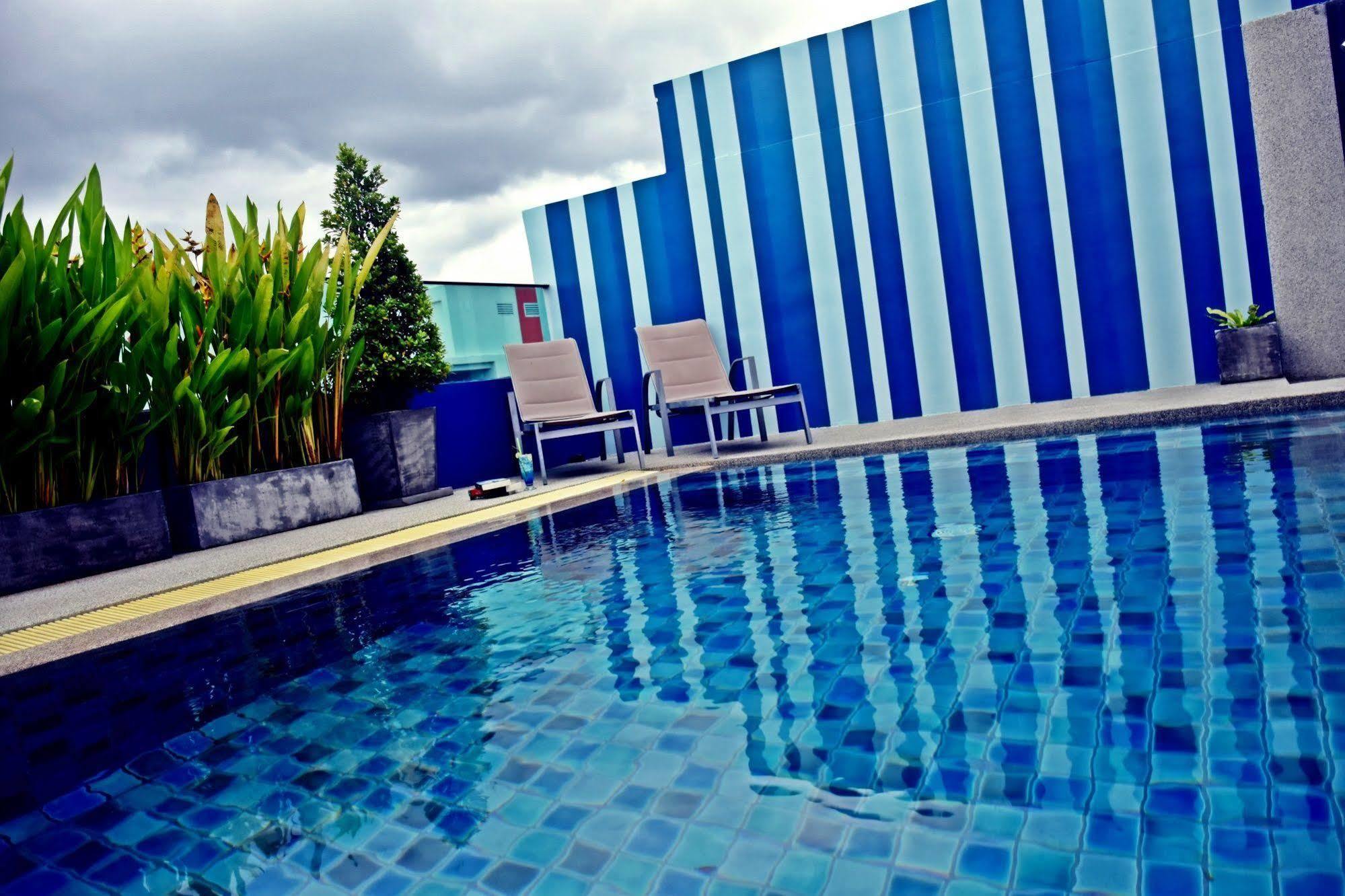 โรงแรมโอเชี่ยน แอนด์ โอเล่ ป่าตอง Patong ภายนอก รูปภาพ