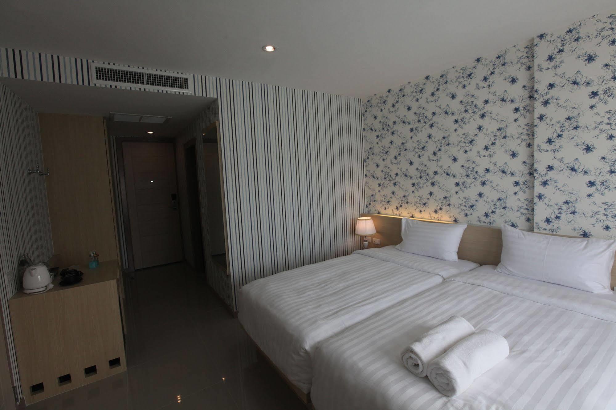 โรงแรมโอเชี่ยน แอนด์ โอเล่ ป่าตอง Patong ภายนอก รูปภาพ
